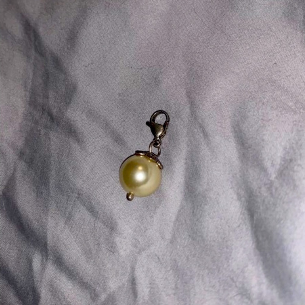 💥4 for $15💥 Origami owl faux pearl dangle​